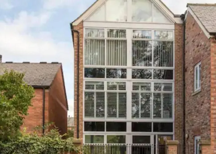 Immaculate 2-Bed Apartment In York City Centre