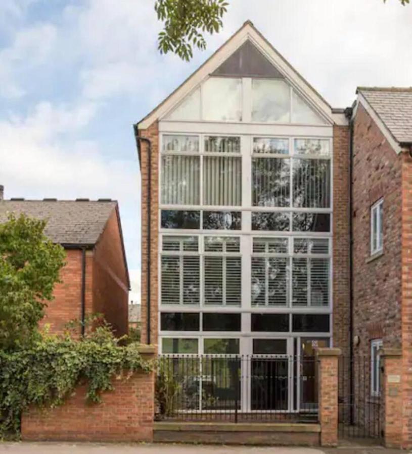 Immaculate 2-bed In Centre York