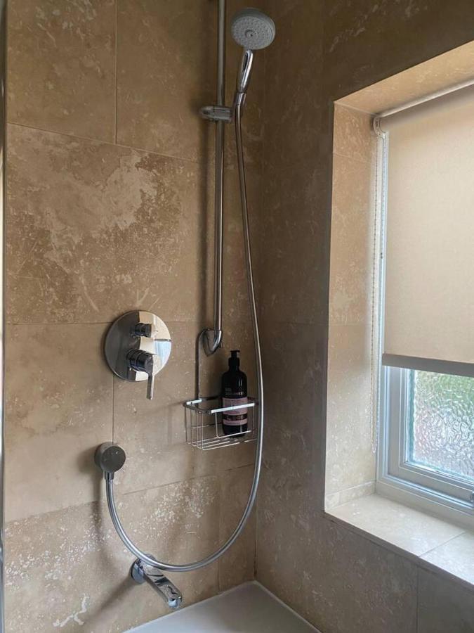 Apartemen Immaculate 2-bed In Centre *